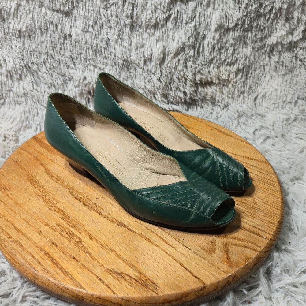 Bruno Magli Green With Gold Closed Toe Stiletto Pumps Made in Italy Size 8.5